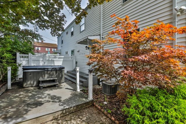 10 Rose Ave 10, Watertown, MA 02472