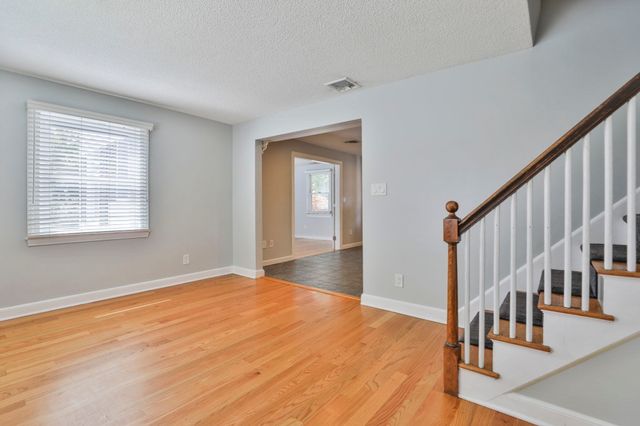 10 Rose Ave 10, Watertown, MA 02472