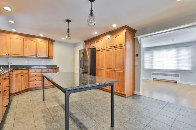 10 Rose Ave 10, Watertown, MA 02472