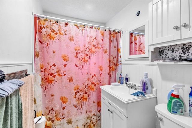 101 Regal St, Springfield, MA 01118