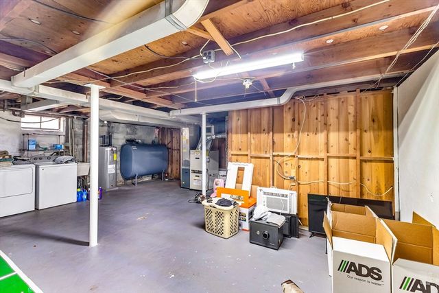 101 Regal St, Springfield, MA 01118