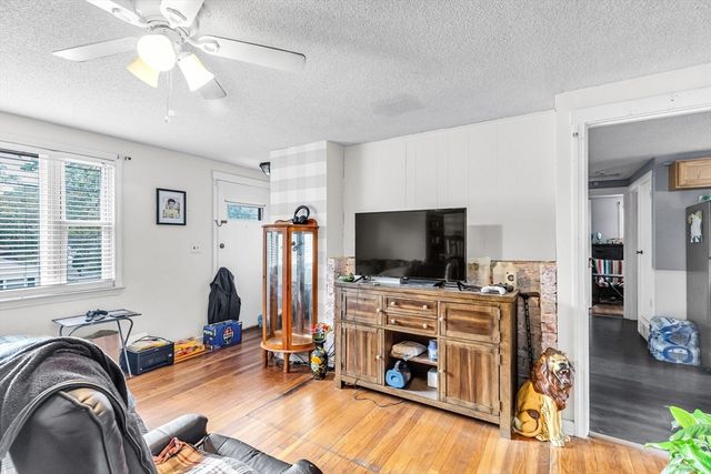 101 Regal St, Springfield, MA 01118