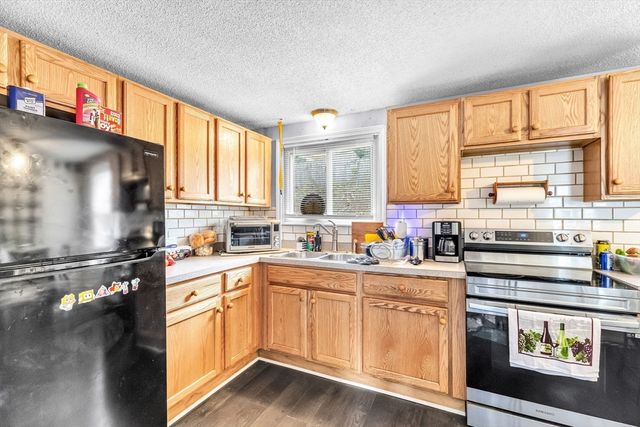 101 Regal St, Springfield, MA 01118