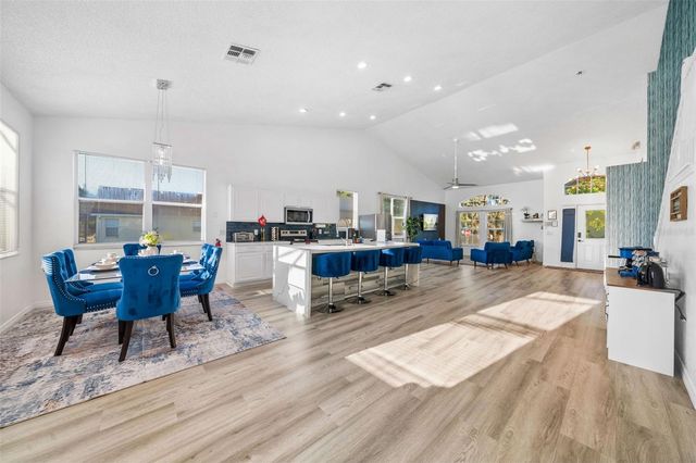 137 S ROMA WAY, Kissimmee, FL 34746