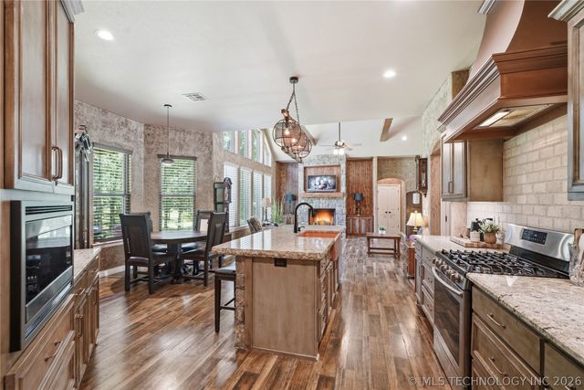 33807 E 703 Drive, Wagoner, OK 74467