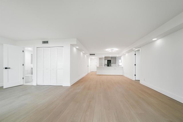 5301 NW 2nd Avenue 407, Boca Raton, FL 33487