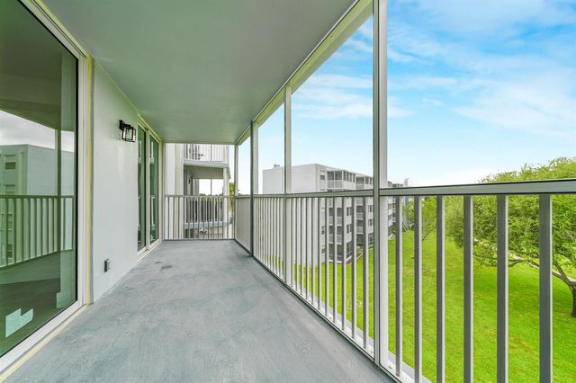 5301 NW 2nd Avenue 407, Boca Raton, FL 33487