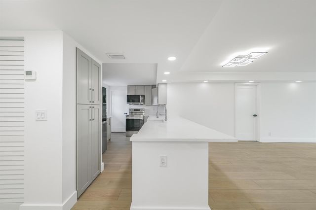 5301 NW 2nd Avenue 407, Boca Raton, FL 33487