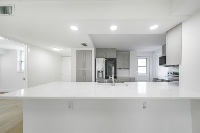 5301 NW 2nd Avenue 407, Boca Raton, FL 33487