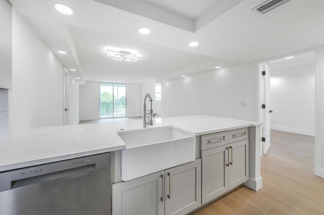 5301 NW 2nd Avenue 407, Boca Raton, FL 33487