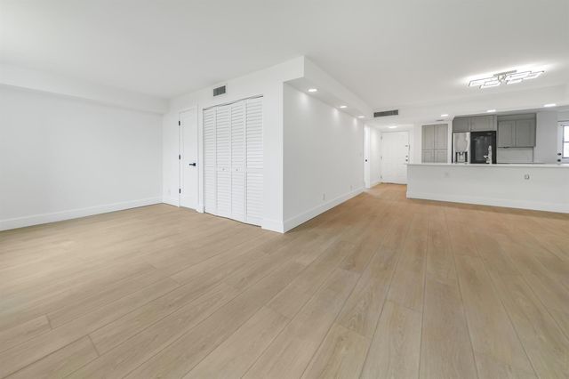 5301 NW 2nd Avenue 407, Boca Raton, FL 33487