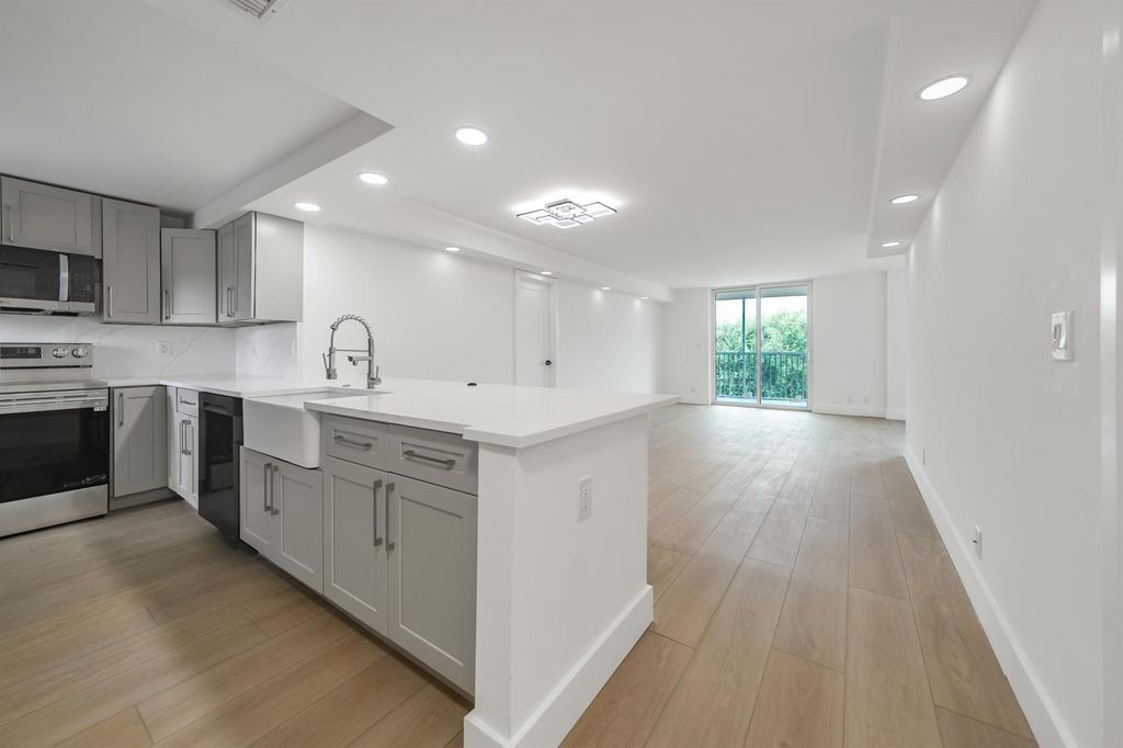 5301 NW 2nd Avenue 407, Boca Raton, FL 33487