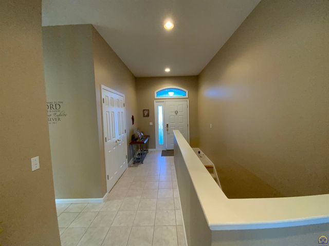 4000 SW Lincolnshire RD, Topeka, KS 66610