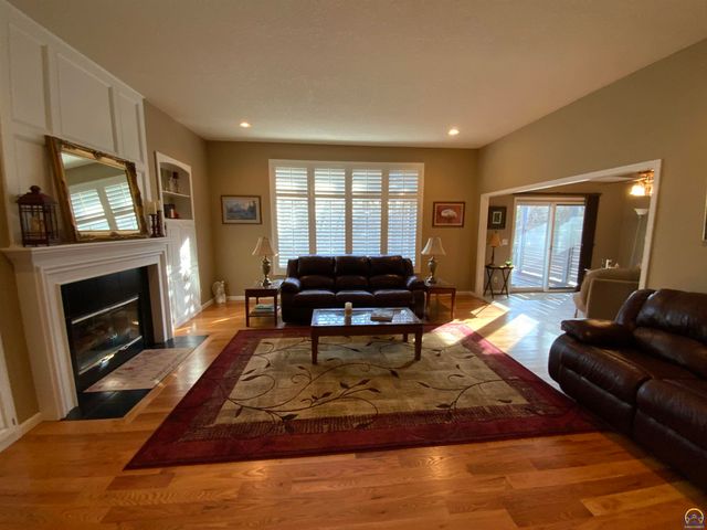 4000 SW Lincolnshire RD, Topeka, KS 66610