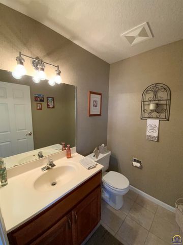 4000 SW Lincolnshire RD, Topeka, KS 66610