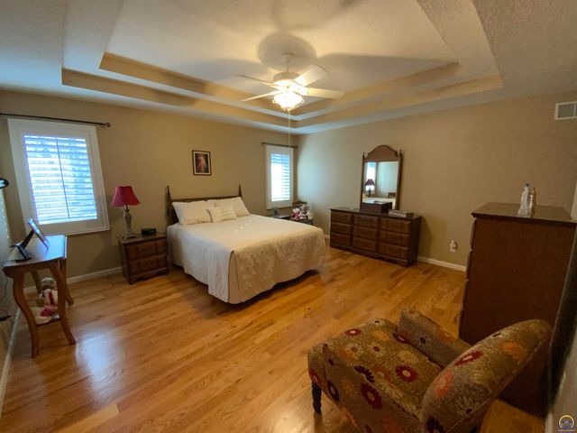 4000 SW Lincolnshire RD, Topeka, KS 66610