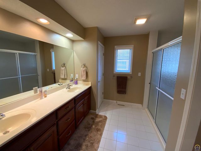 4000 SW Lincolnshire RD, Topeka, KS 66610