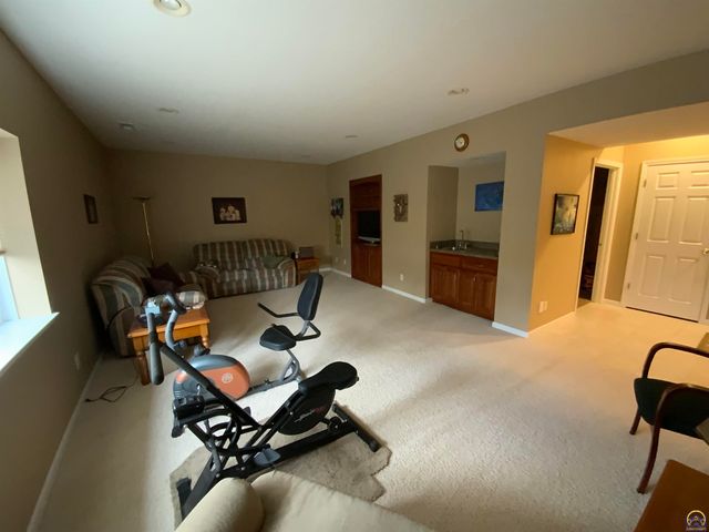 4000 SW Lincolnshire RD, Topeka, KS 66610