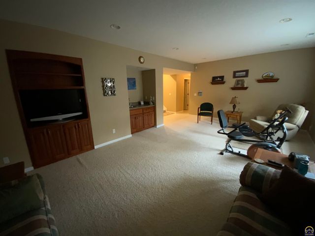 4000 SW Lincolnshire RD, Topeka, KS 66610