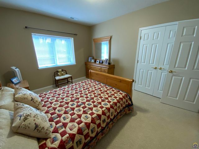 4000 SW Lincolnshire RD, Topeka, KS 66610