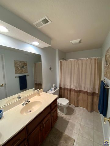 4000 SW Lincolnshire RD, Topeka, KS 66610