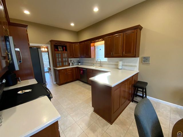 4000 SW Lincolnshire RD, Topeka, KS 66610