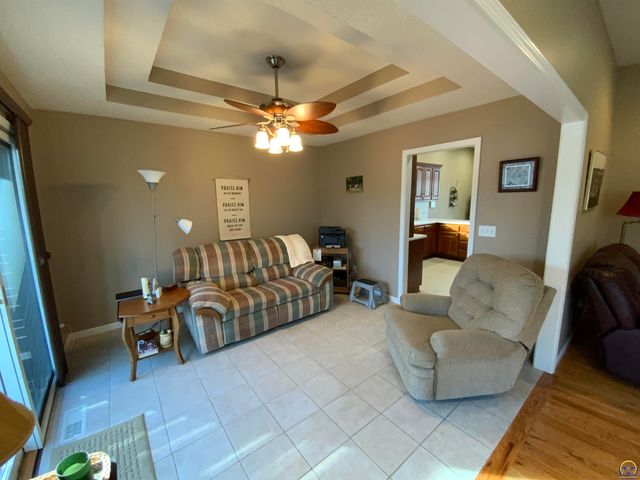 4000 SW Lincolnshire RD, Topeka, KS 66610