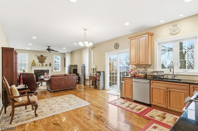 3 Marble Ln, Randolph Twp., NJ 07869