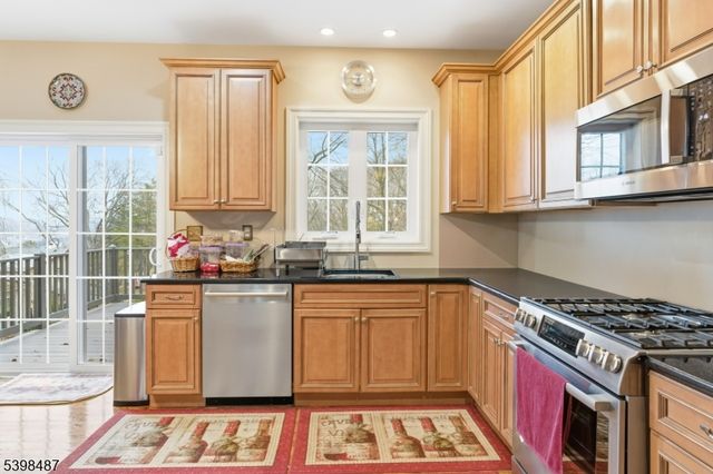 3 Marble Ln, Randolph Twp., NJ 07869