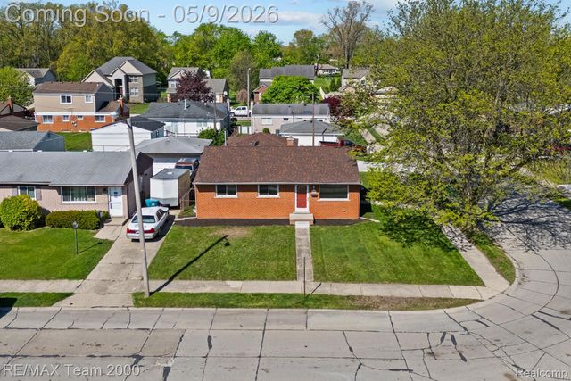 6557 Huntleigh Street, Garden City, MI 48135