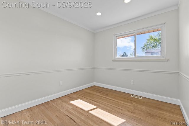 6557 Huntleigh Street, Garden City, MI 48135