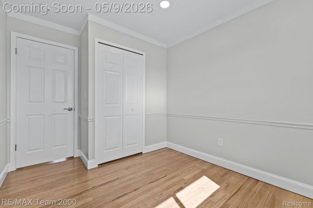 6557 Huntleigh Street, Garden City, MI 48135