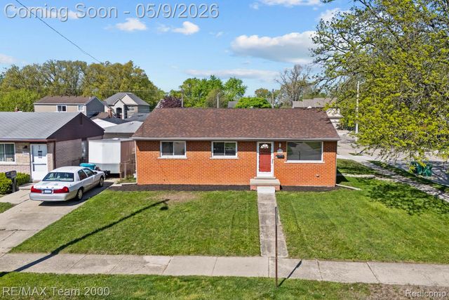 6557 Huntleigh Street, Garden City, MI 48135