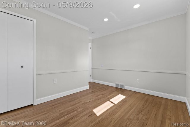 6557 Huntleigh Street, Garden City, MI 48135