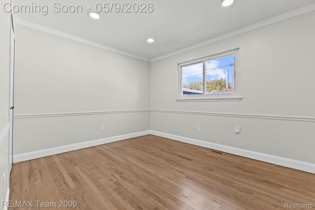 6557 Huntleigh Street, Garden City, MI 48135