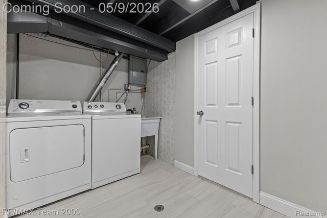 6557 Huntleigh Street, Garden City, MI 48135