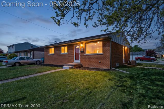6557 Huntleigh Street, Garden City, MI 48135