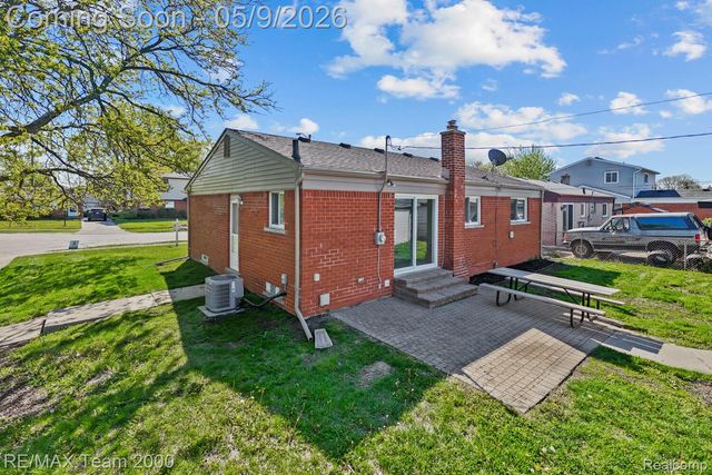 6557 Huntleigh Street, Garden City, MI 48135