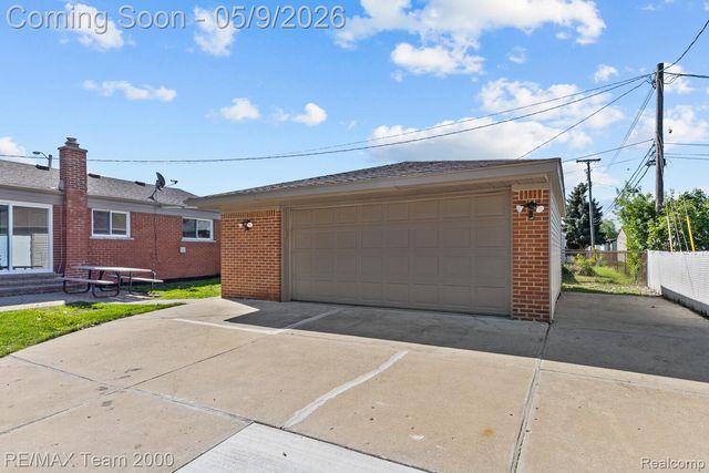 6557 Huntleigh Street, Garden City, MI 48135