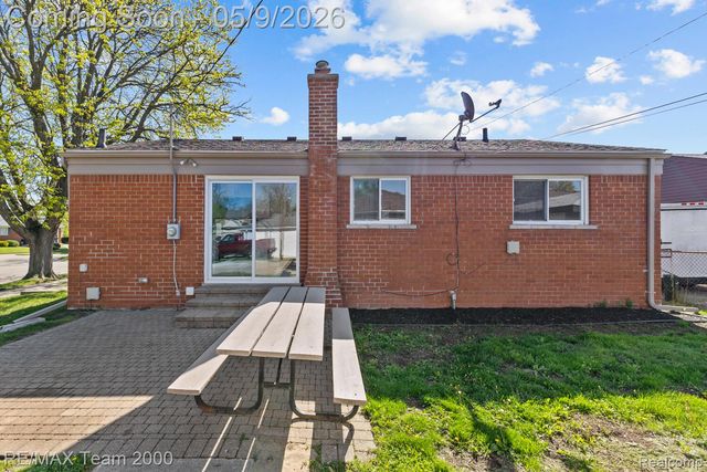 6557 Huntleigh Street, Garden City, MI 48135