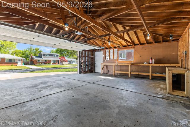 6557 Huntleigh Street, Garden City, MI 48135