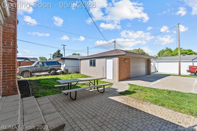 6557 Huntleigh Street, Garden City, MI 48135