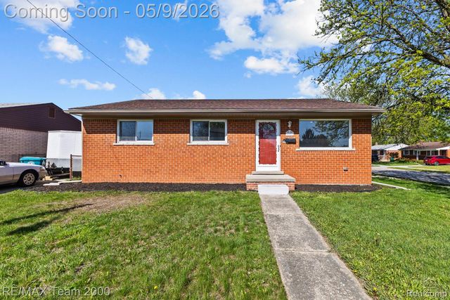 6557 Huntleigh Street, Garden City, MI 48135