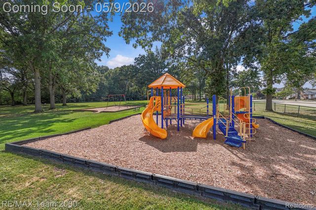 6557 Huntleigh Street, Garden City, MI 48135