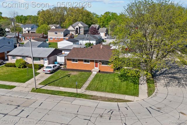 6557 Huntleigh Street, Garden City, MI 48135