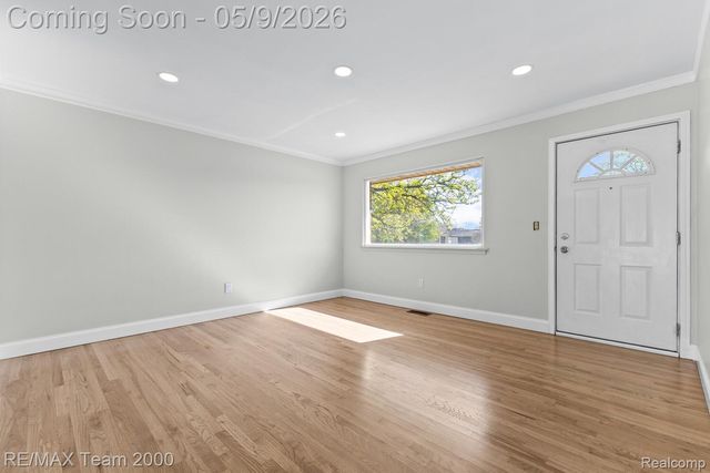 6557 Huntleigh Street, Garden City, MI 48135