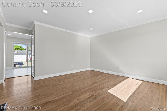 6557 Huntleigh Street, Garden City, MI 48135