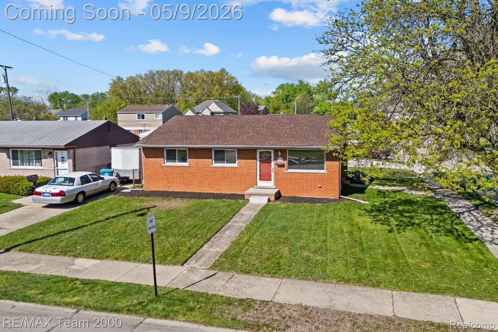 6557 Huntleigh Street, Garden City, MI 48135
