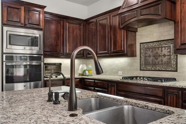 1305 5th Street, Argyle, TX 76226