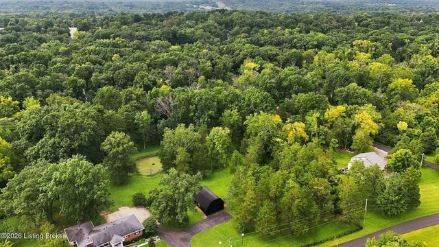 1802 Ironwood Rd, La Grange, KY 40031